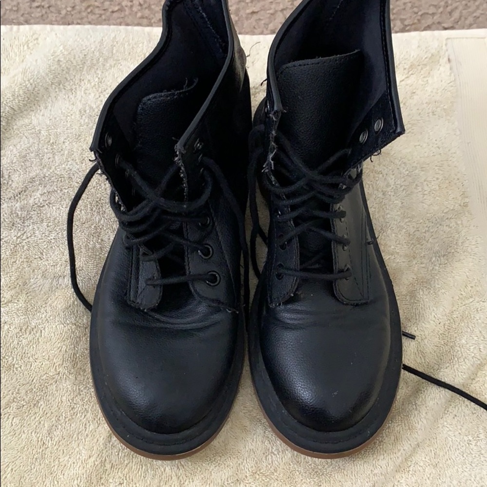 Combat boots